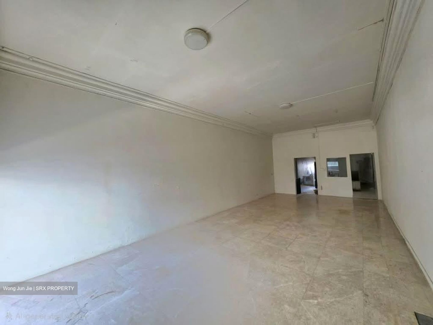 Foch Road (D8), Retail #563317601